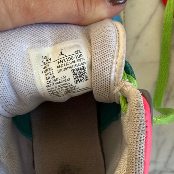 Nike Air Jordan 1 Mid Multi-Color Sneaker Sz 5.5 - Picture 5 of 8